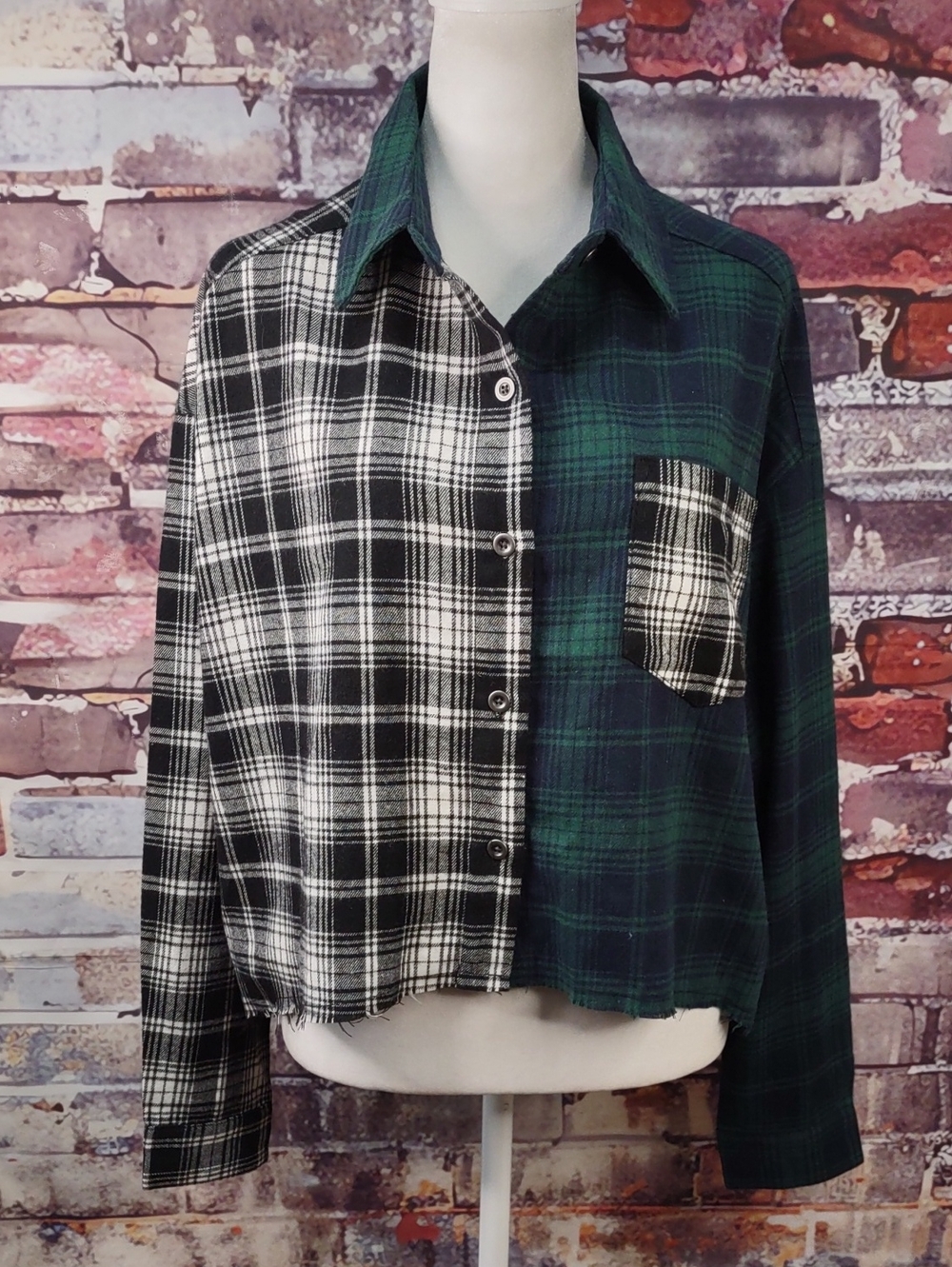 Steve Madden Black & Green Plaid Button-Down  Cropped Shirt
